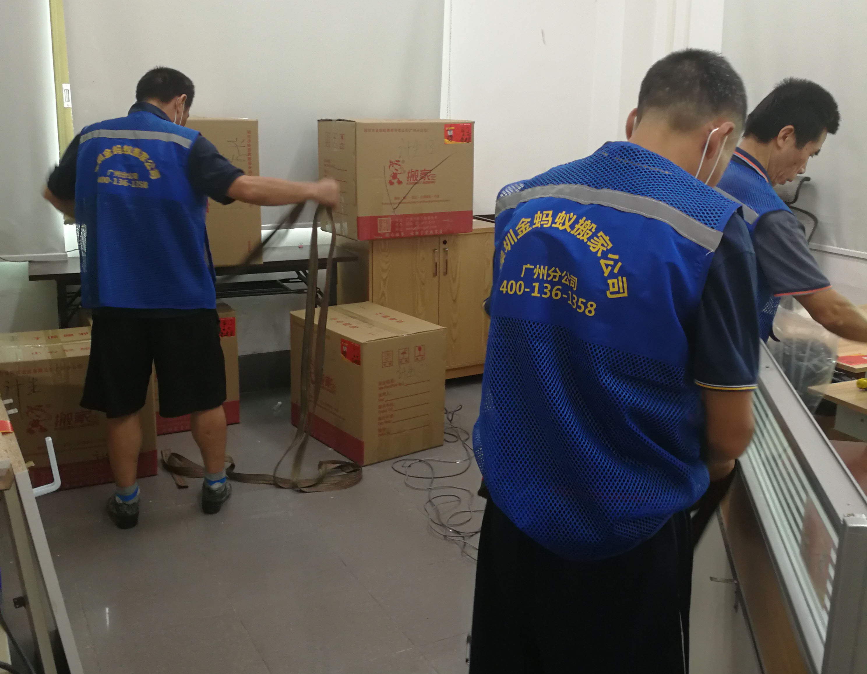 搬家就找我們，靠譜團(tuán)隊(duì)來(lái)幫忙！